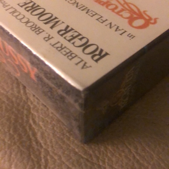 James Bond 007: Octopussy - 1983 - VHS - New! - Picture 4 of 6